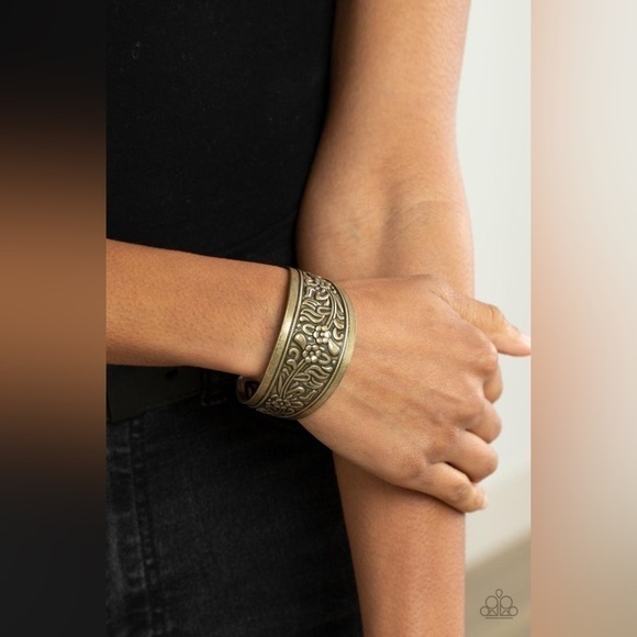 Bracelet - Picture 1 of 2